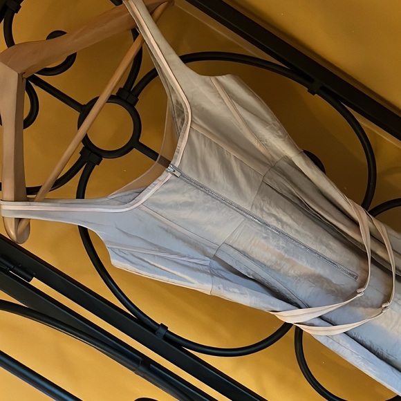 BCBG MAX AZRIA Runway Collection - Picture 8 of 10